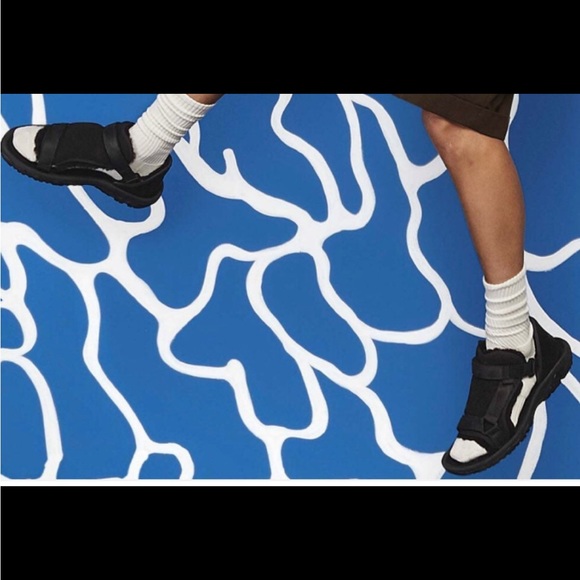 RARE! UGG/Teva Black Collaboration Hybrid Shoe Sandals Size 7 - Picture 2 of 12